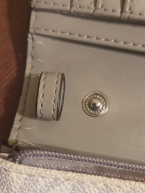 Michael Kors Wallet - Picture 7 of 13